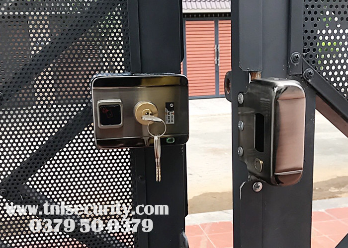 Huong-dan-lap-dat-khoa-van-taty-nha-tro-cho-chu-nha-tai-quan-9